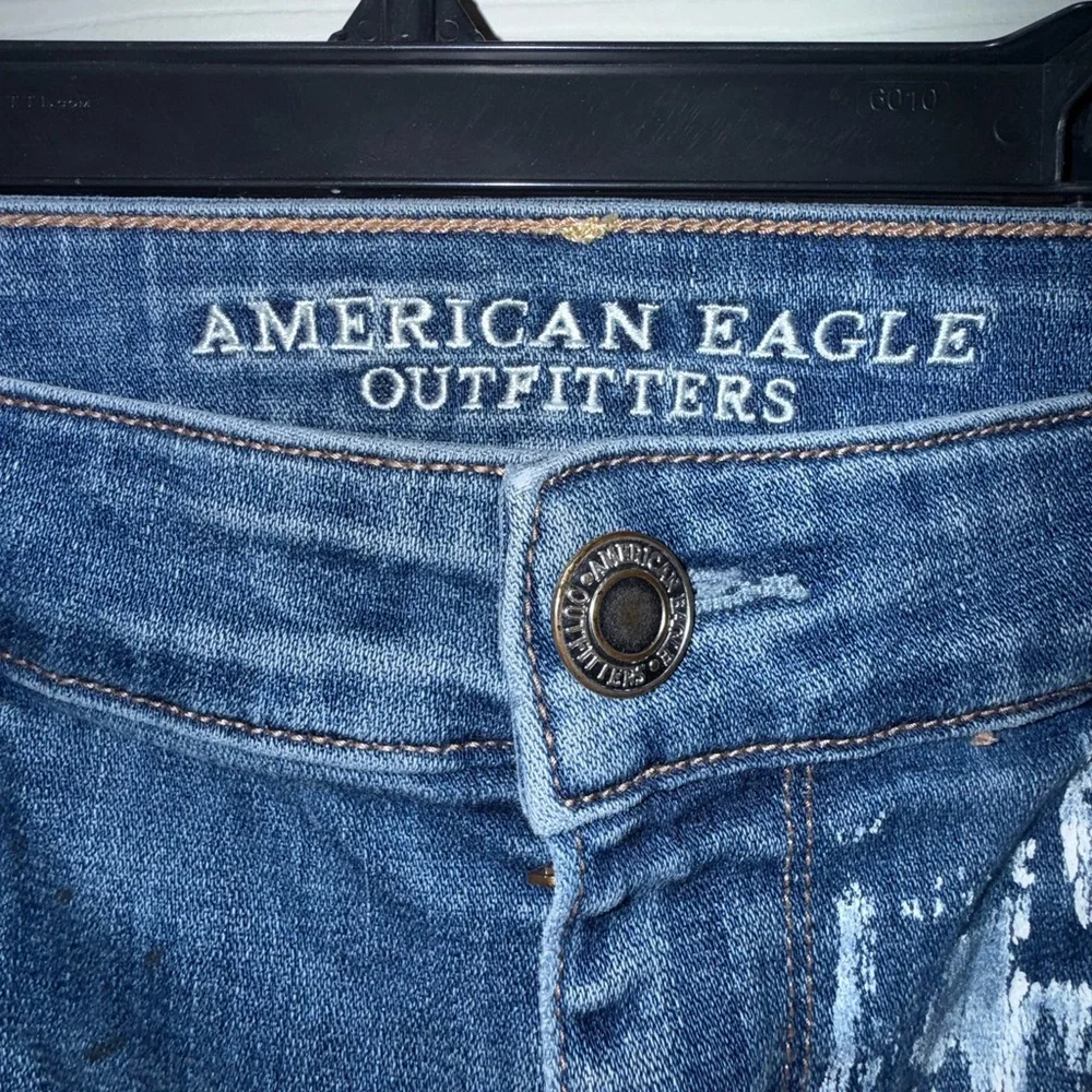 American Eagle Distressed Blue Jeans with Graphic Details - Picture 2 of 5